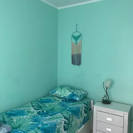 1 Floor *