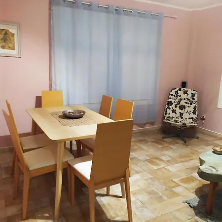 1 Floor *